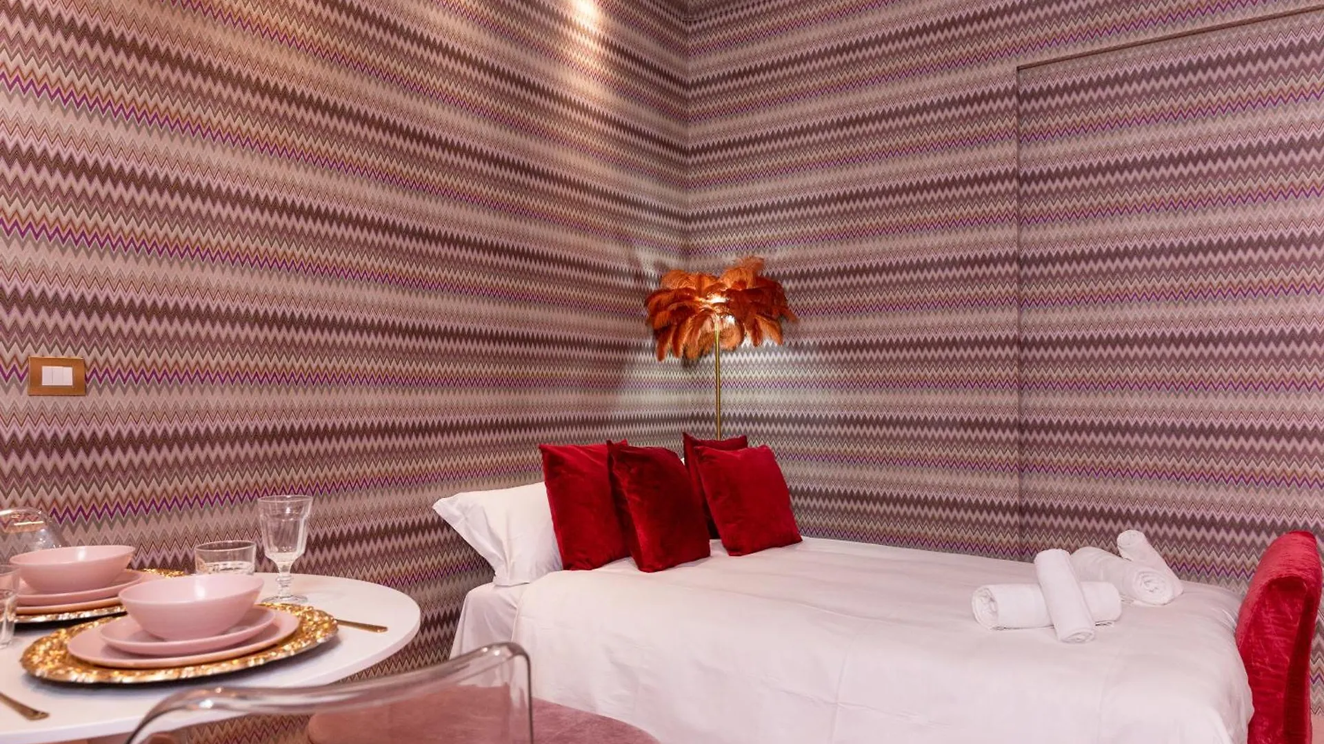 Piazza Del Carmine - Gold Exclusive Apartment - Apartment In The Underground No Windows Milan Italy